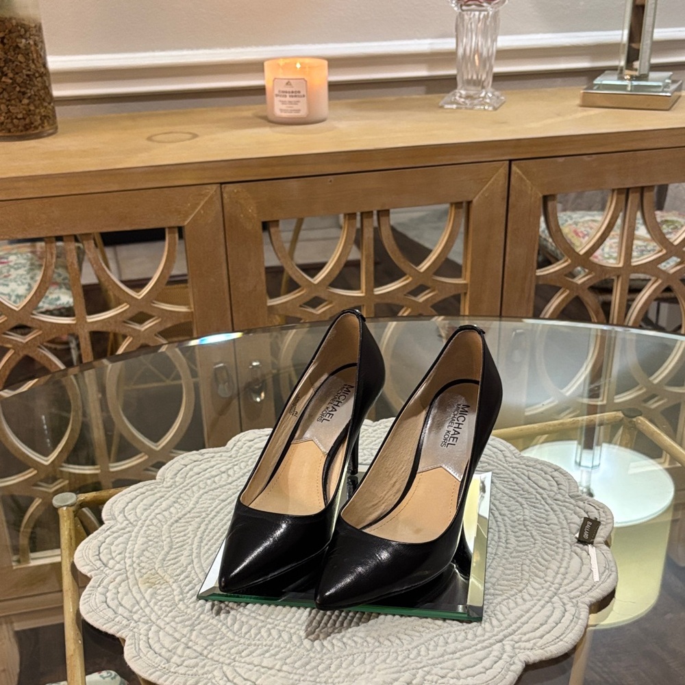 Michael Kors, 7 medium pump never worn, new inbox